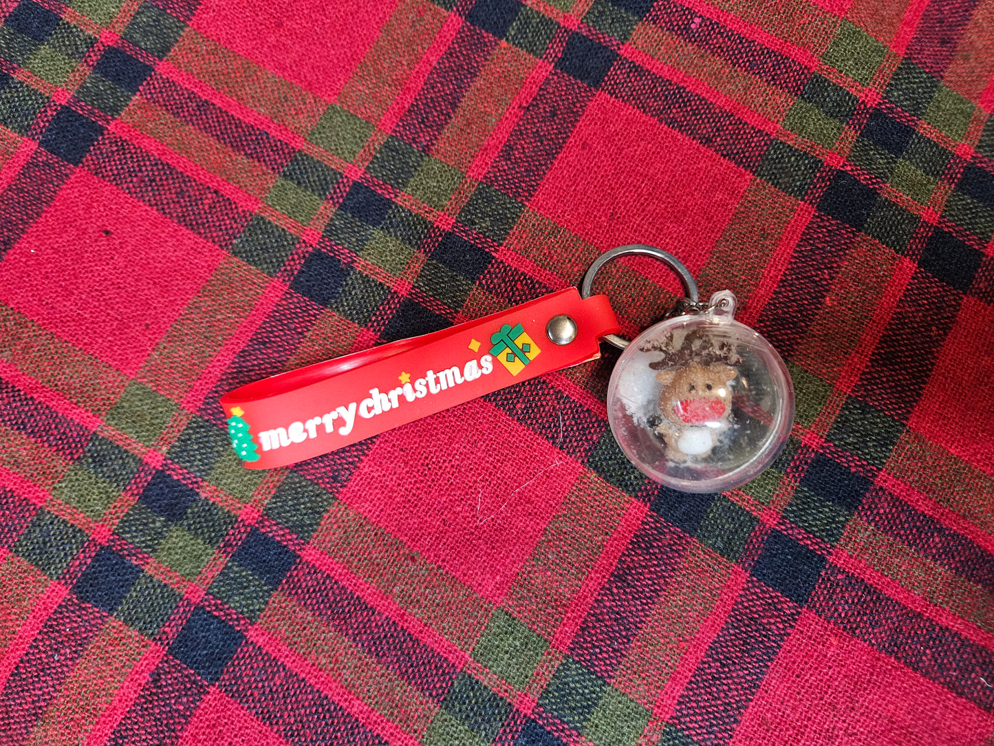 Merry Christmas Snow Globe Keychain